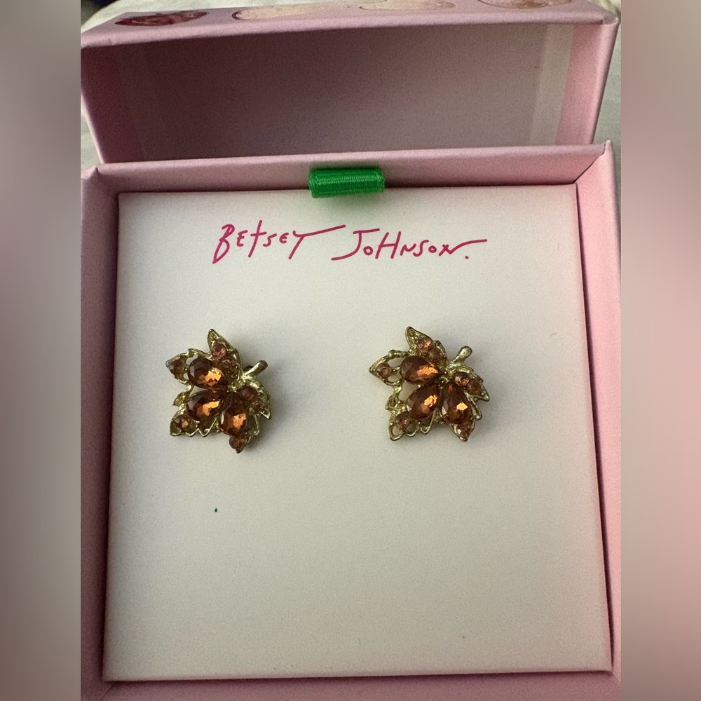 Betsey Johnson NIB Leaf earrings